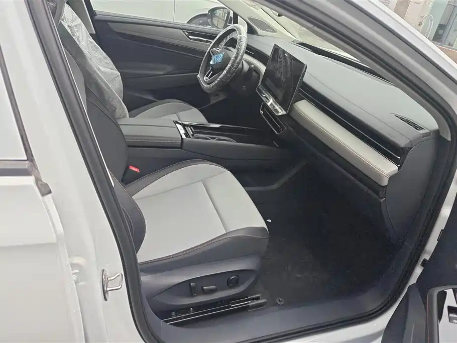 VOLKSWAGEN ID.7 VIZZION