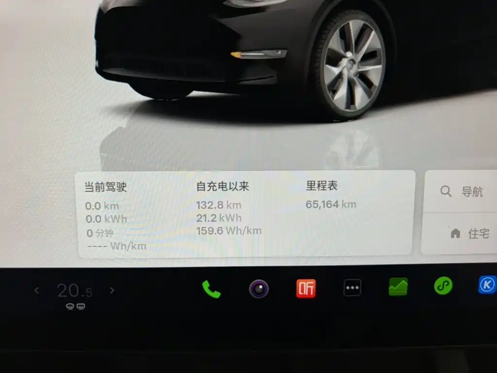 Tesla Model Y — миниатюра 12