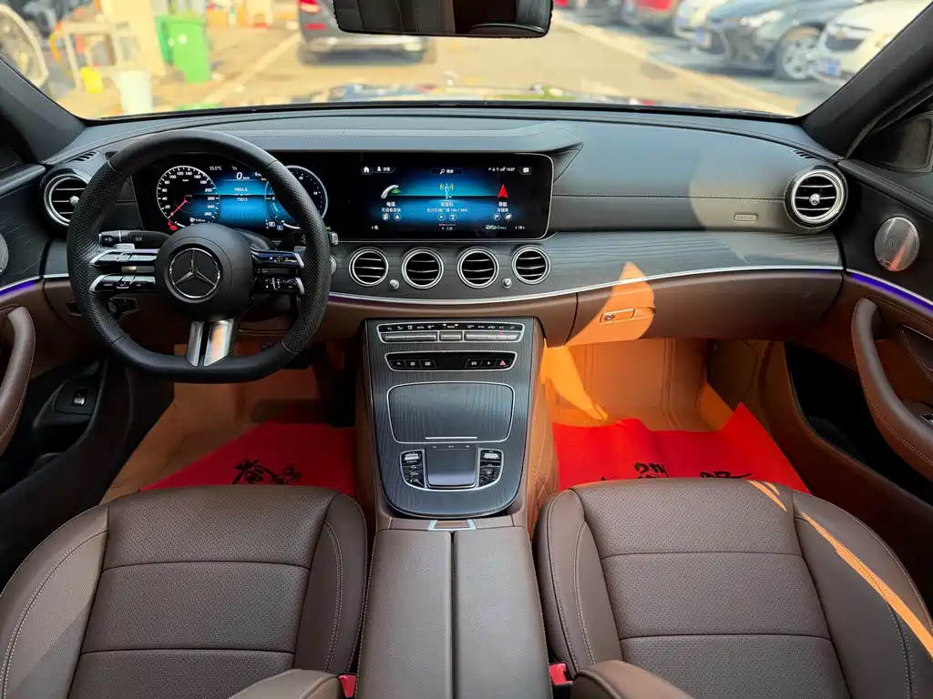 Mercedes-Benz E-Class — миниатюра 11