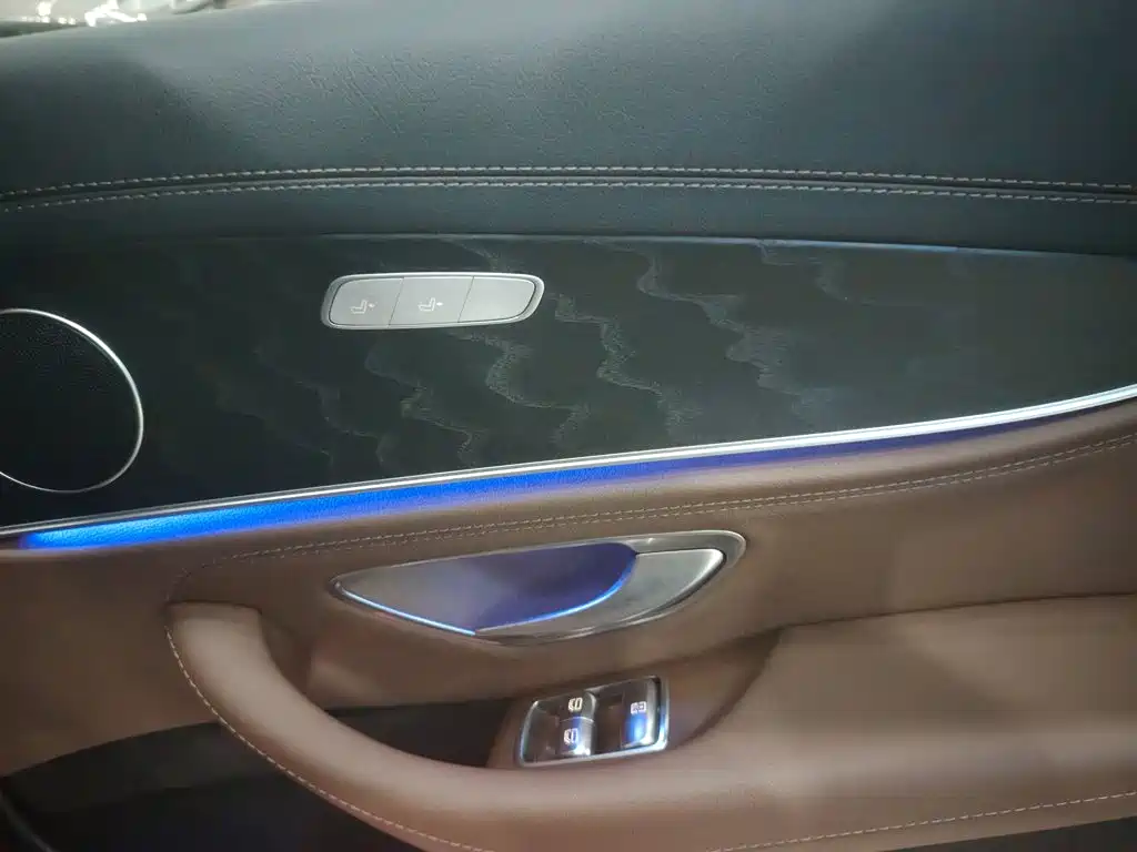 Mercedes-Benz E-Class — миниатюра 4