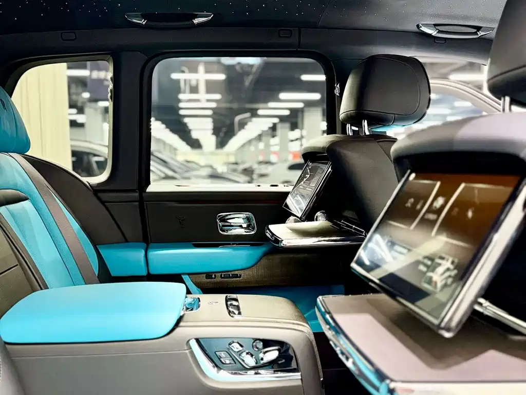 Rolls-Royce Cullinan 2024 мест