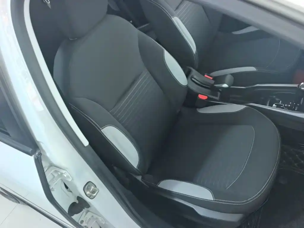 Peugeot 2008 — миниатюра 25