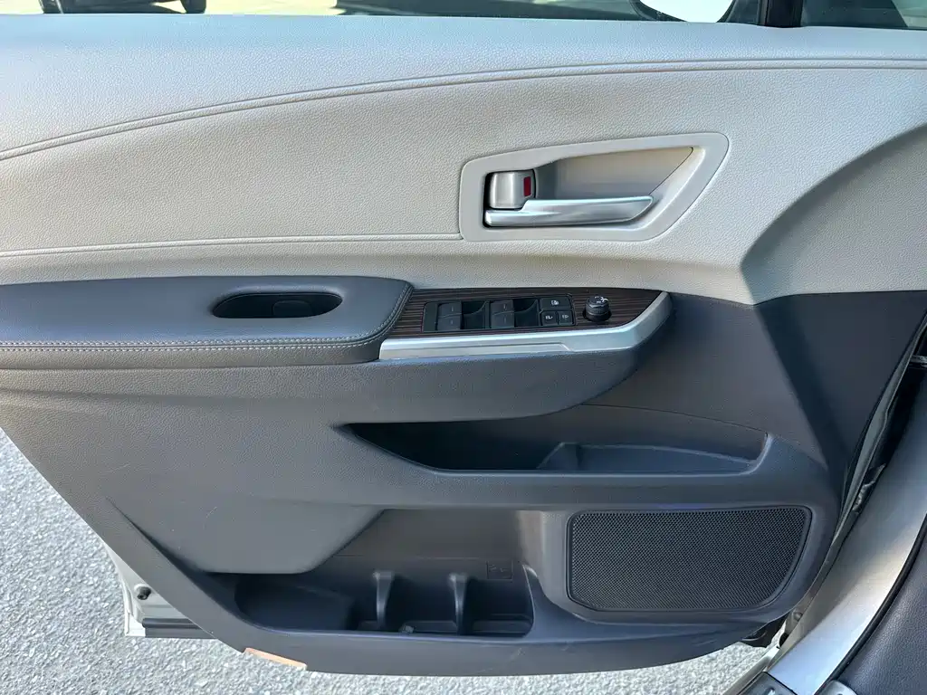 Toyota Sienna — миниатюра 12