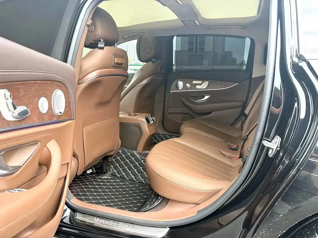 Mercedes-Benz E-Class — миниатюра 5