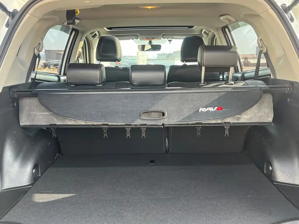 Toyota RAV4 — миниатюра 11