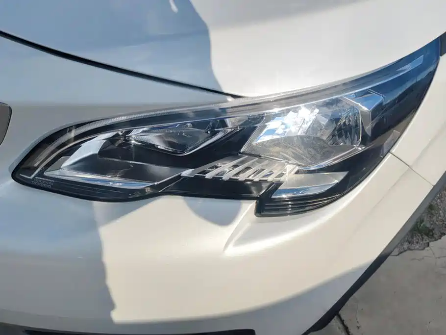 Peugeot 5008 — миниатюра 5
