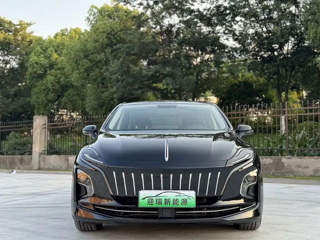 Hongqi E-QM5