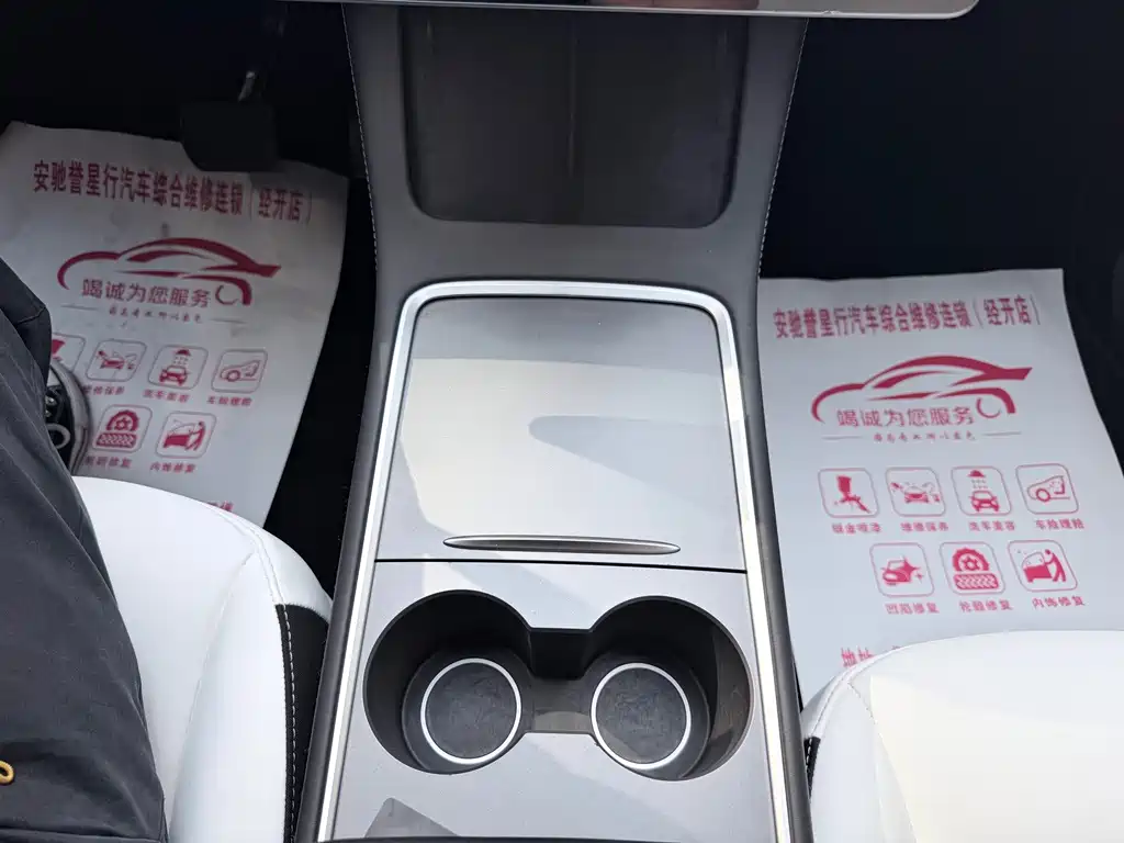 Tesla Model Y — миниатюра 20