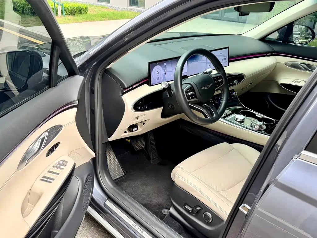 Genesis GV70 2025 2.5T Luxury