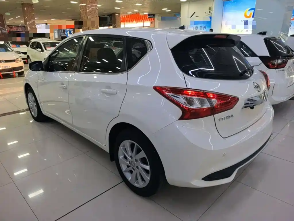 Nissan Tiida — миниатюра 5