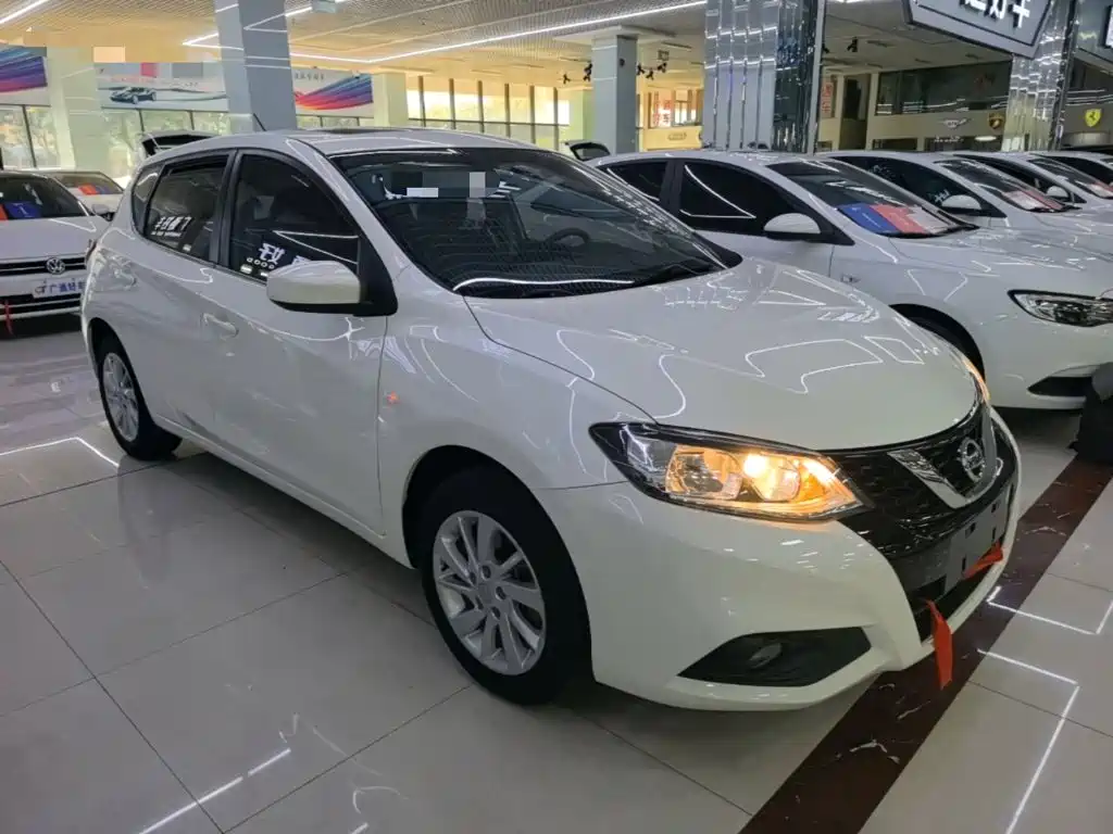 Nissan Tiida — миниатюра 4