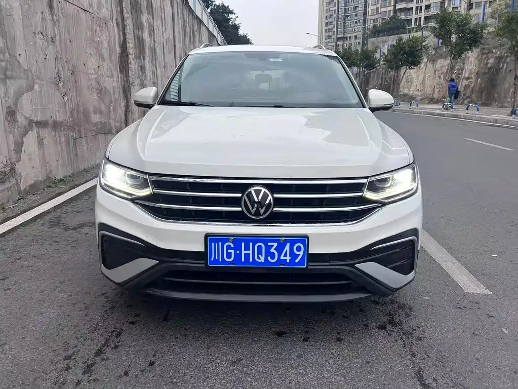 VOLKSWAGEN TIGUAN L