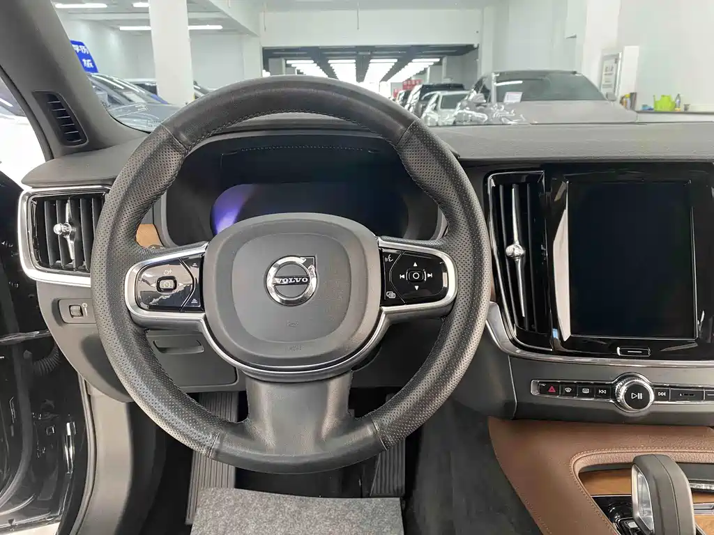 Volvo S90 — миниатюра 9