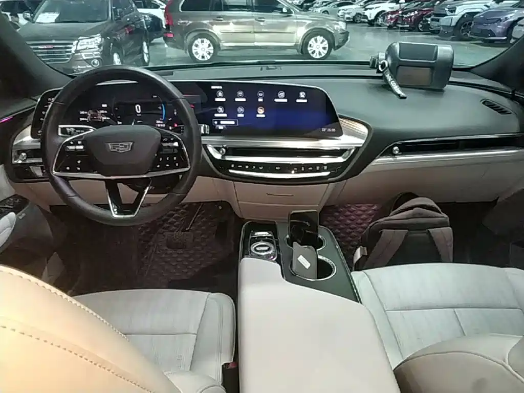 Cadillac Lyriq — миниатюра 10