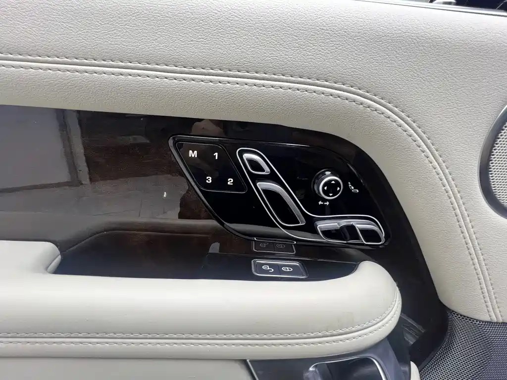 Land Rover Range Rover — миниатюра 17