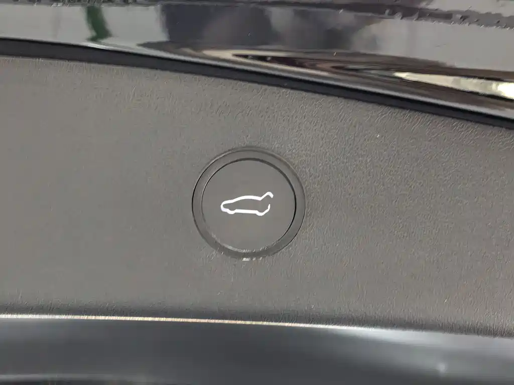 Tesla Model 3 — миниатюра 13