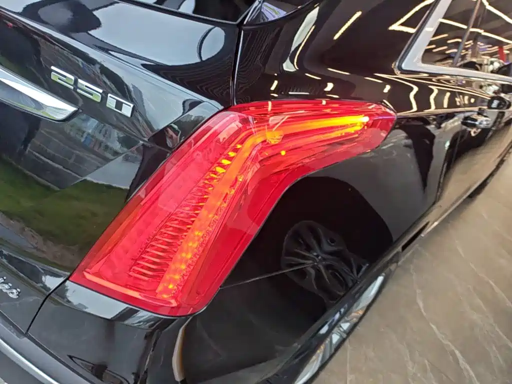 Cadillac XT5 — миниатюра 8