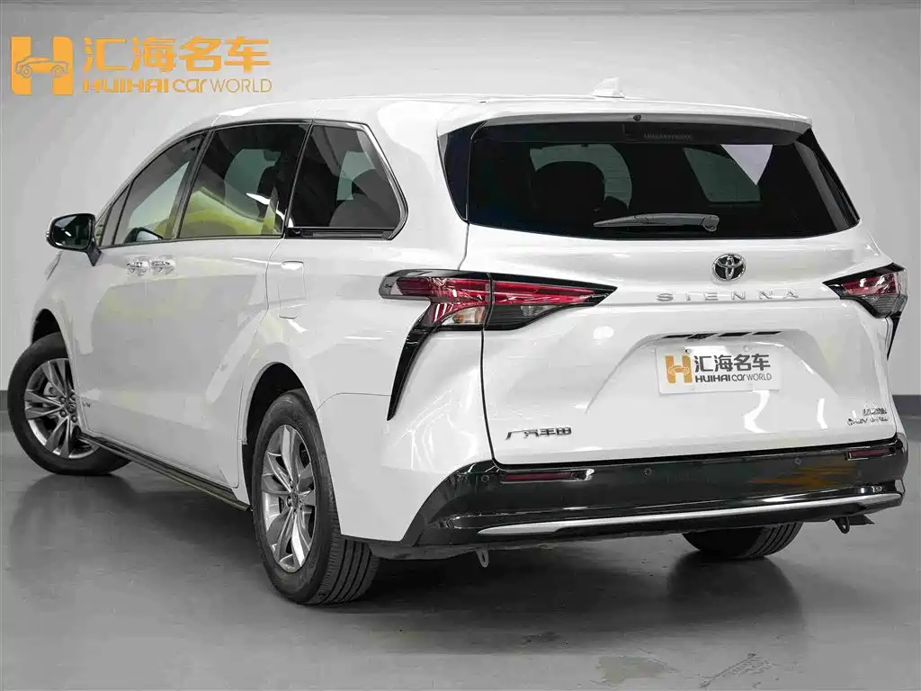 Toyota Sienna — миниатюра 4