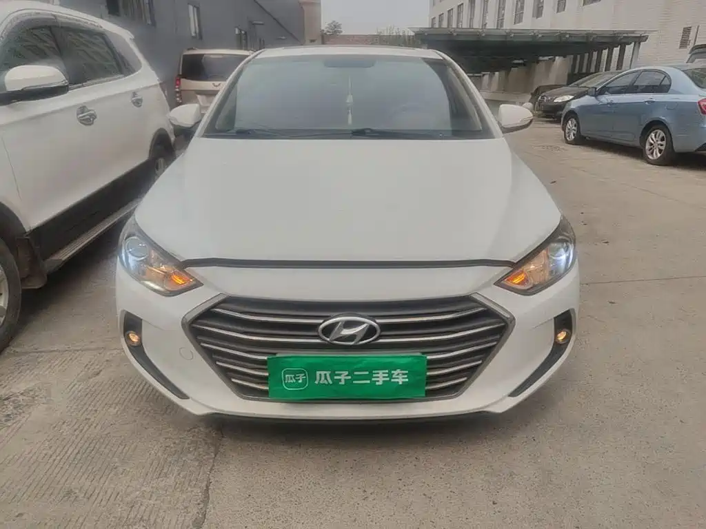 Hyundai Elantra — миниатюра 3