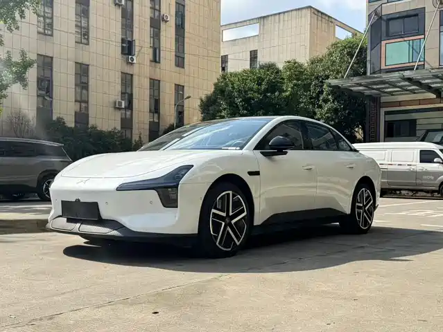 2025 Xpeng Mona M03