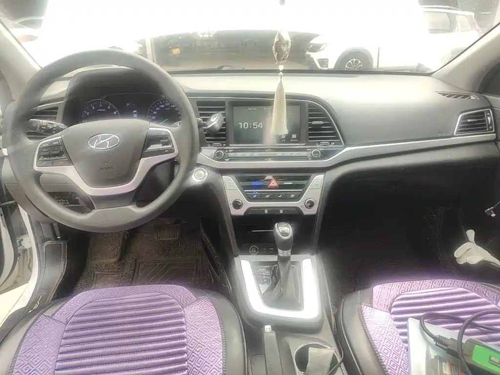 Hyundai Elantra — миниатюра 10