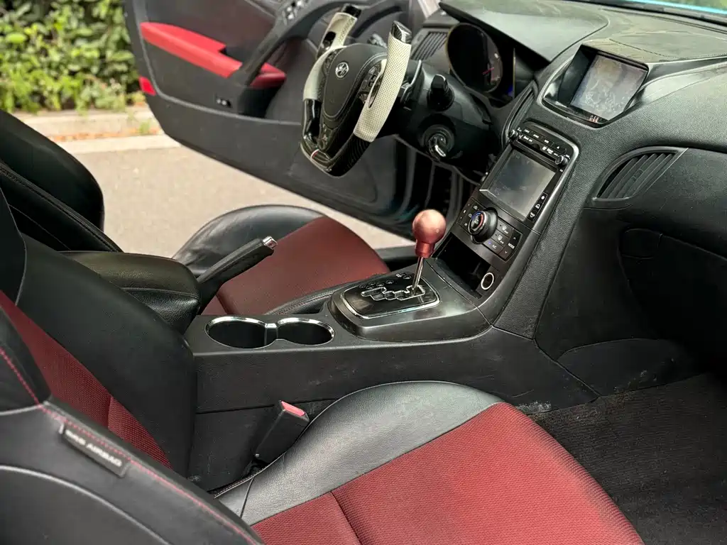 Hyundai Genesis Coupe — миниатюра 6