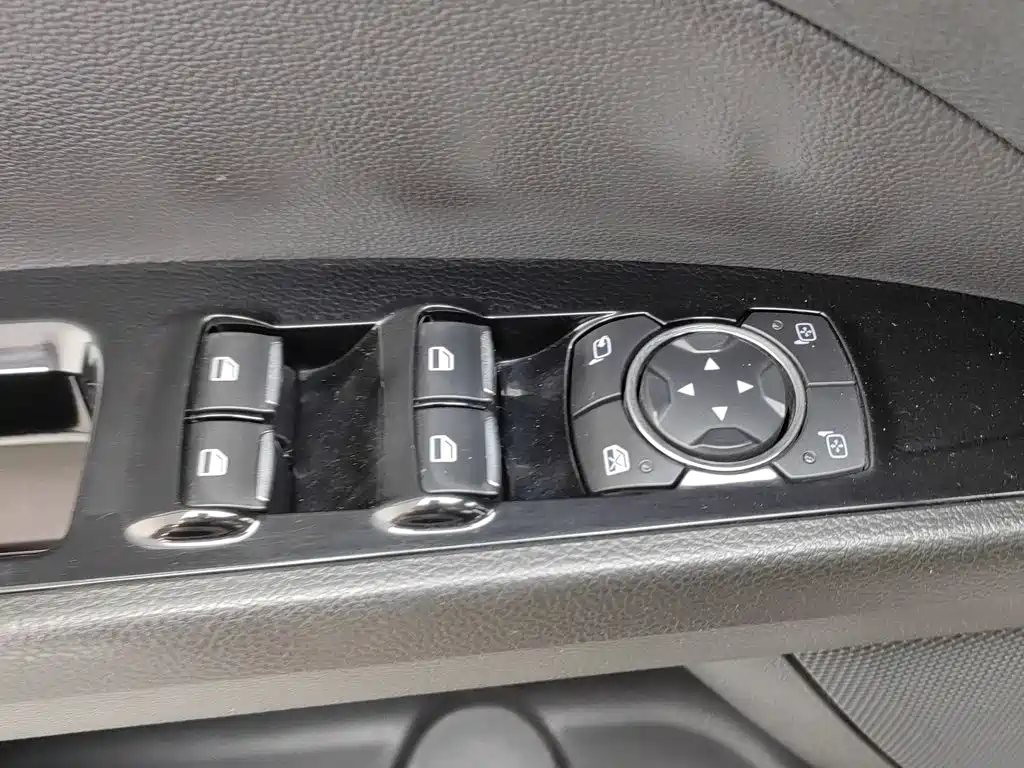 Ford Mondeo — миниатюра 9