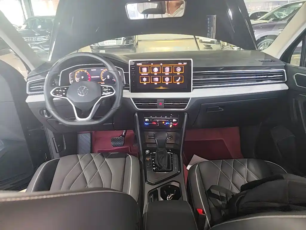Volkswagen Tiguan L — миниатюра 10
