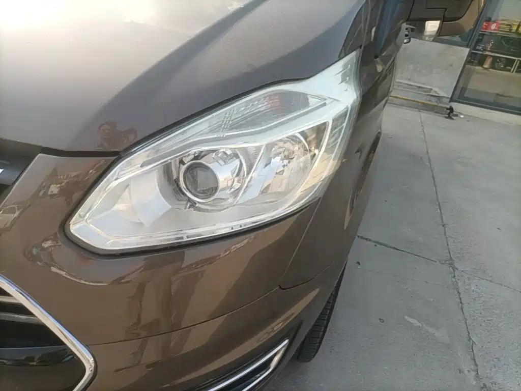 Ford Tourneo — миниатюра 24