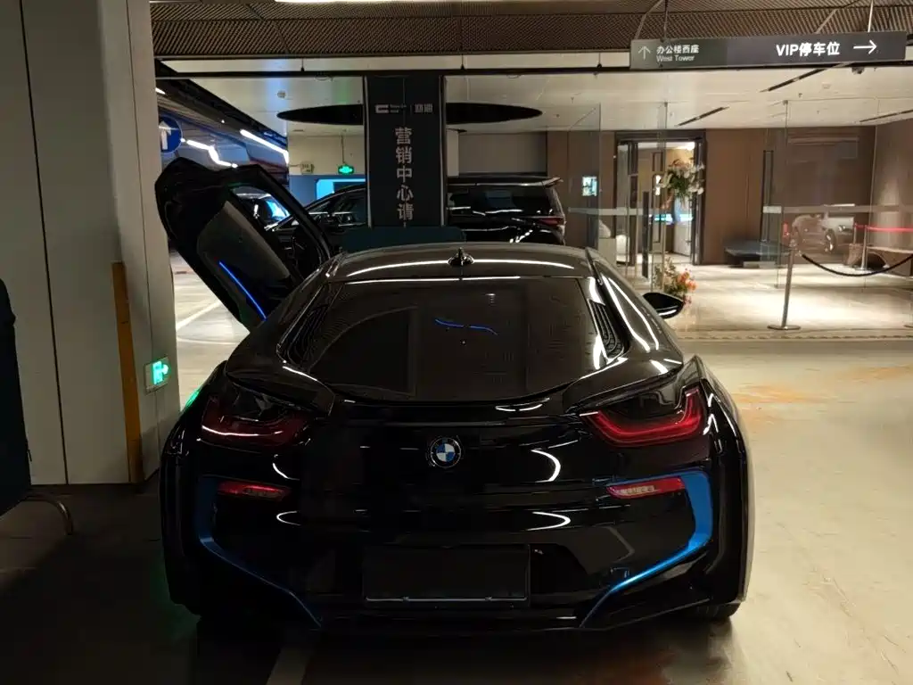 BMW I8