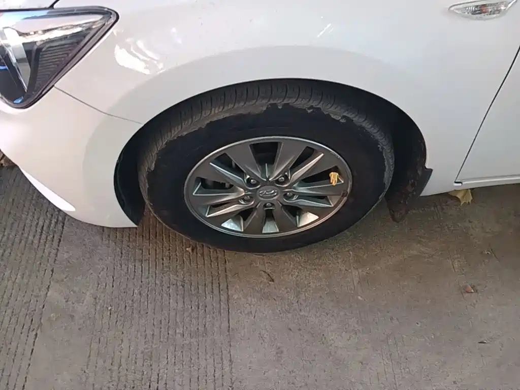 Hyundai Elantra — миниатюра 23