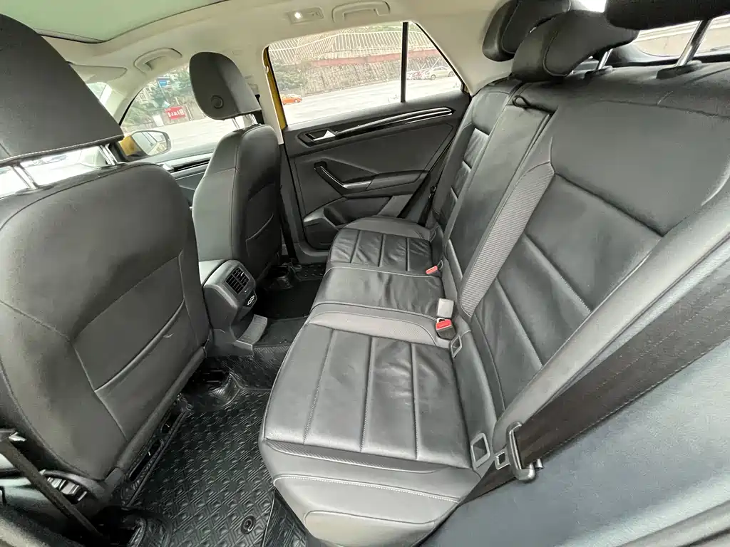 Volkswagen T-Roc — миниатюра 9