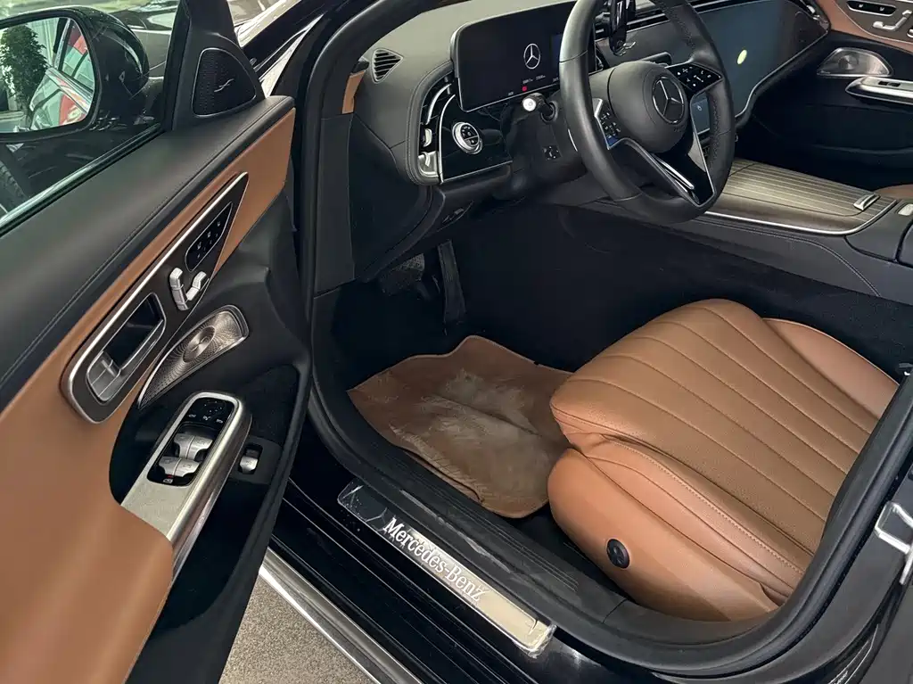 Mercedes-Benz E-Class — миниатюра 5