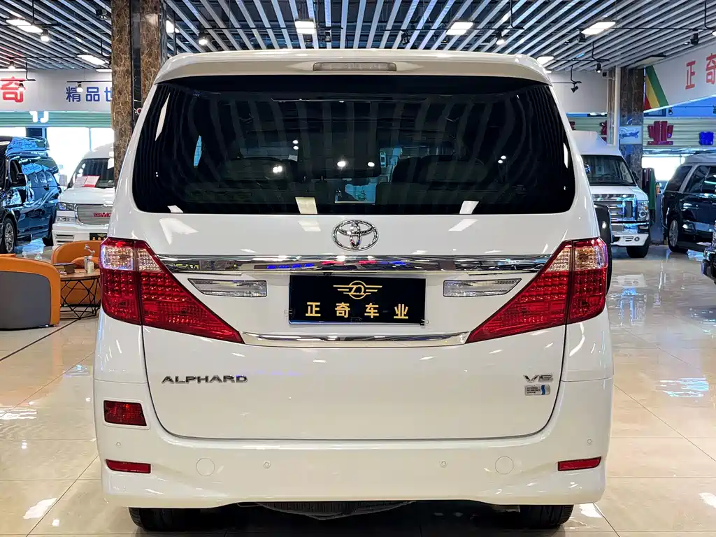 Toyota Alphard — миниатюра 4