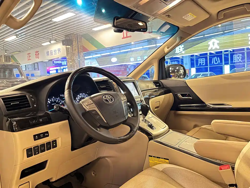 Toyota Alphard — миниатюра 16