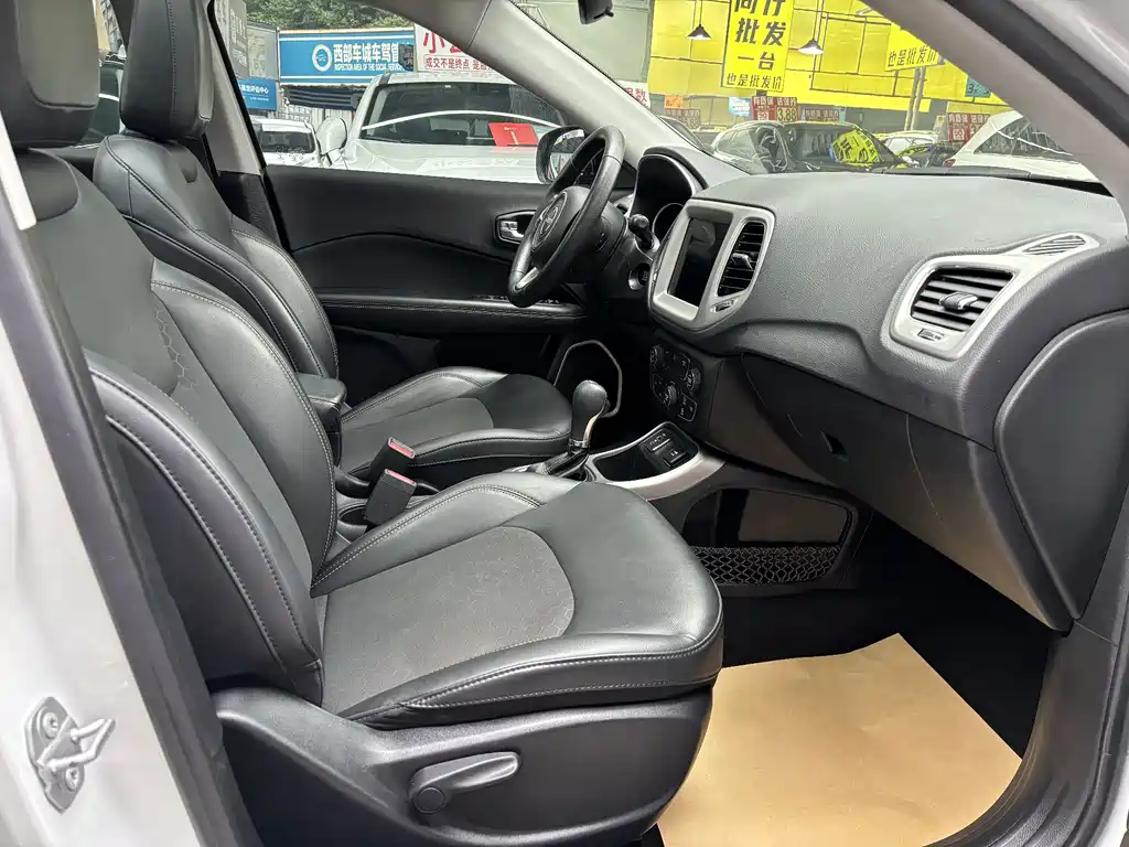 Jeep Compass — миниатюра 7