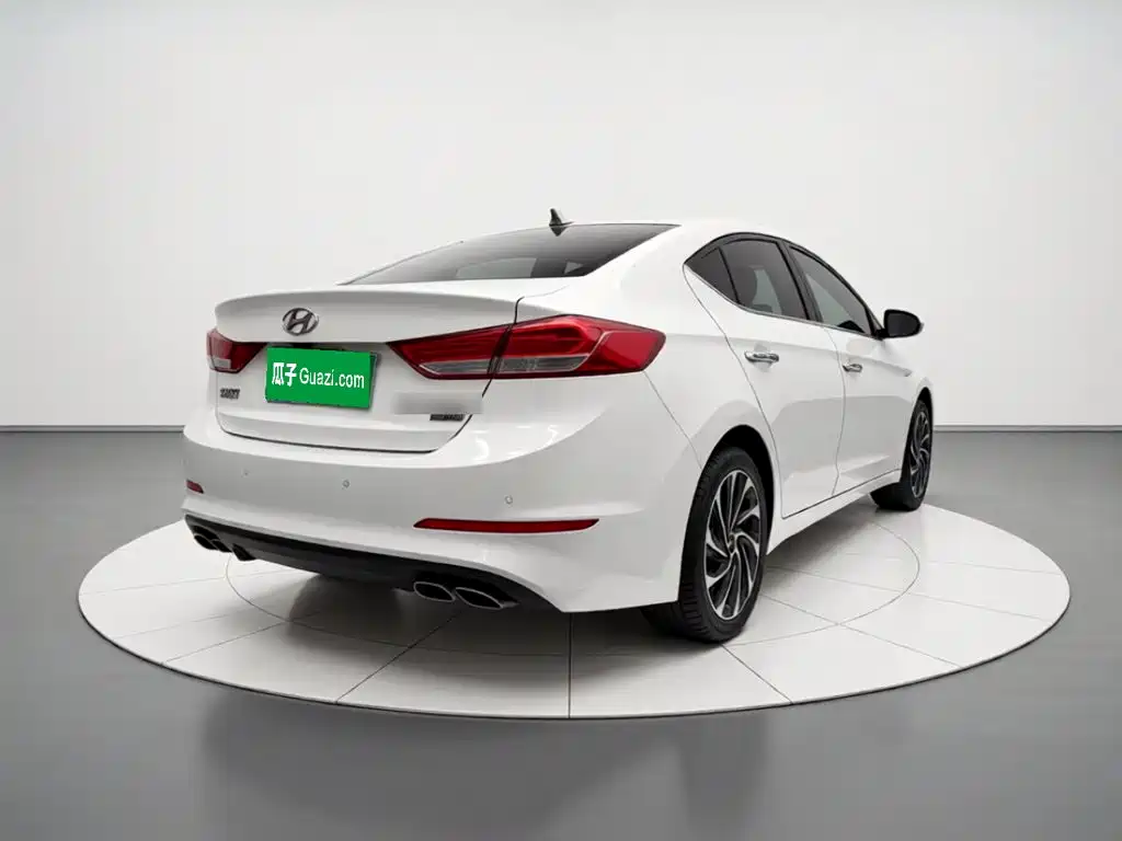 Hyundai Elantra — миниатюра 6