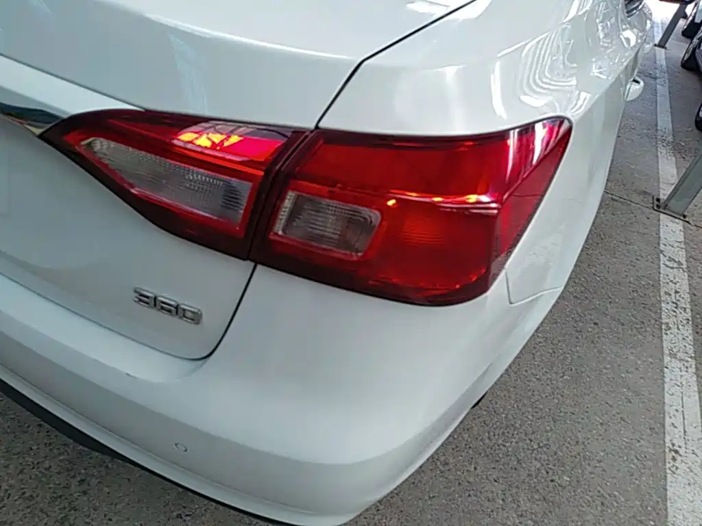 Roewe 360 — миниатюра 8