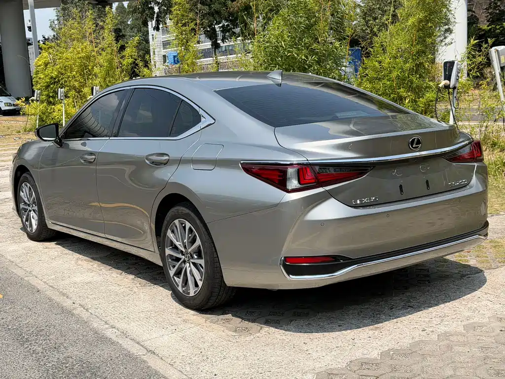 Lexus ES 2022 200
