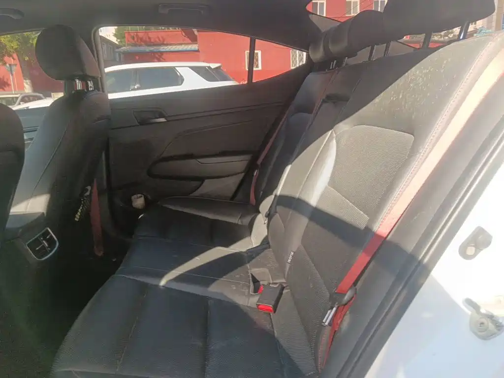 Hyundai Elantra — миниатюра 18