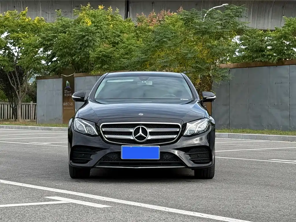 Mercedes-Benz E-Class — миниатюра 2