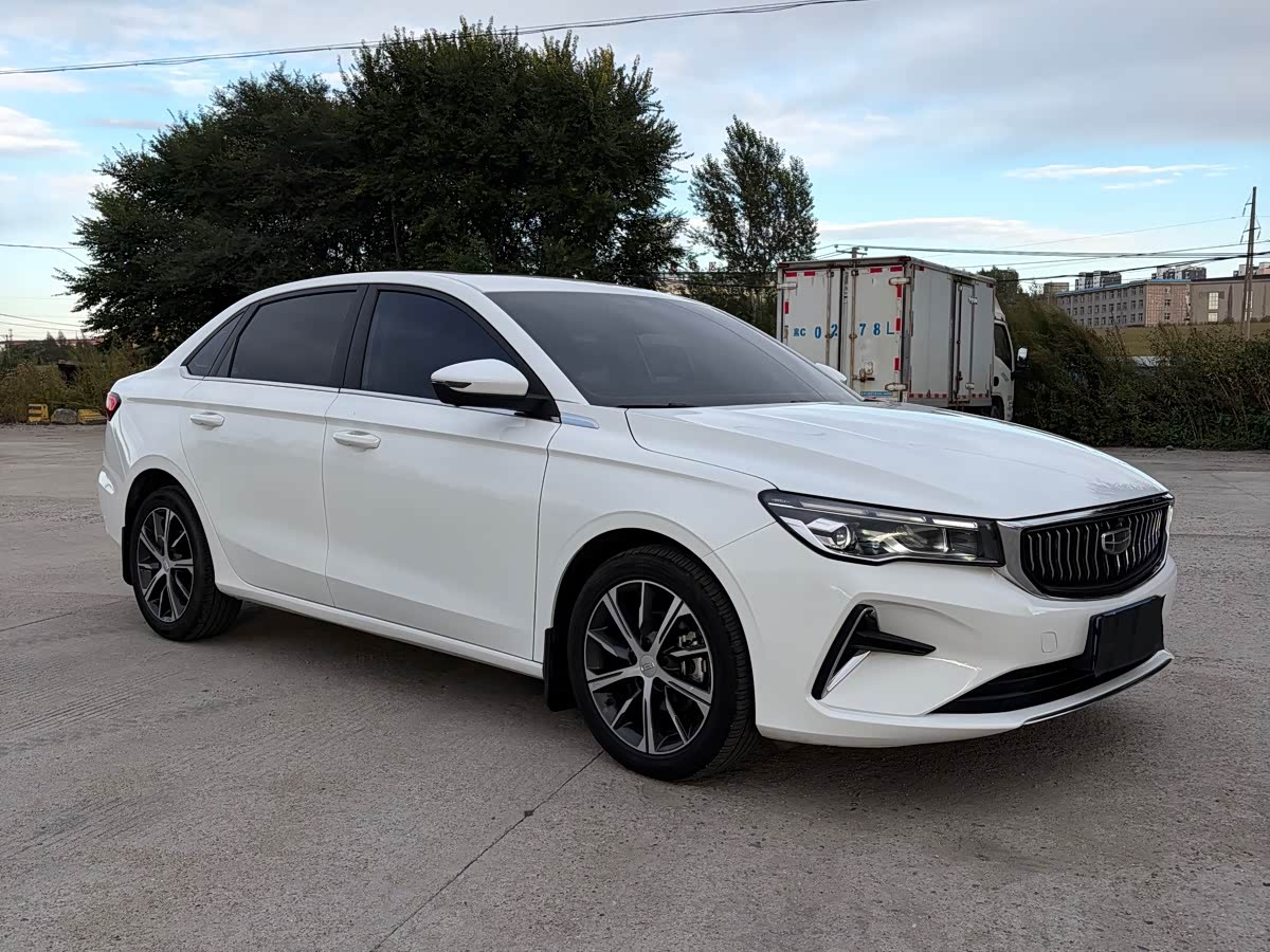 Geely Emgrand 1.5 л 2023 г. Белый, пробег 10000 км