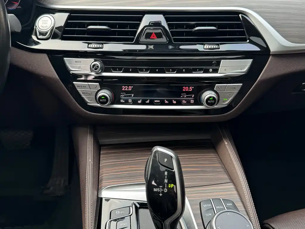 BMW 5 Series — миниатюра 11