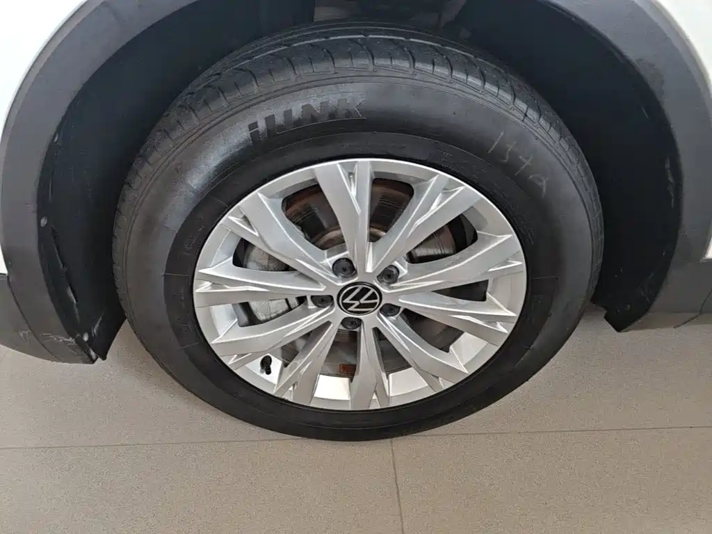Volkswagen Tiguan L — миниатюра 23