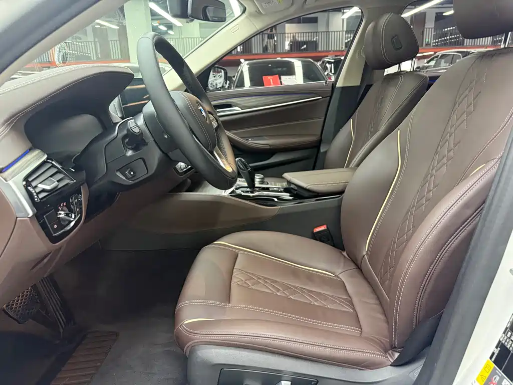 BMW 5 Series New Energy — миниатюра 8
