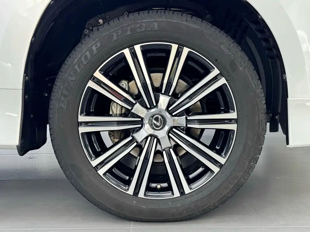Lexus LX — миниатюра 22