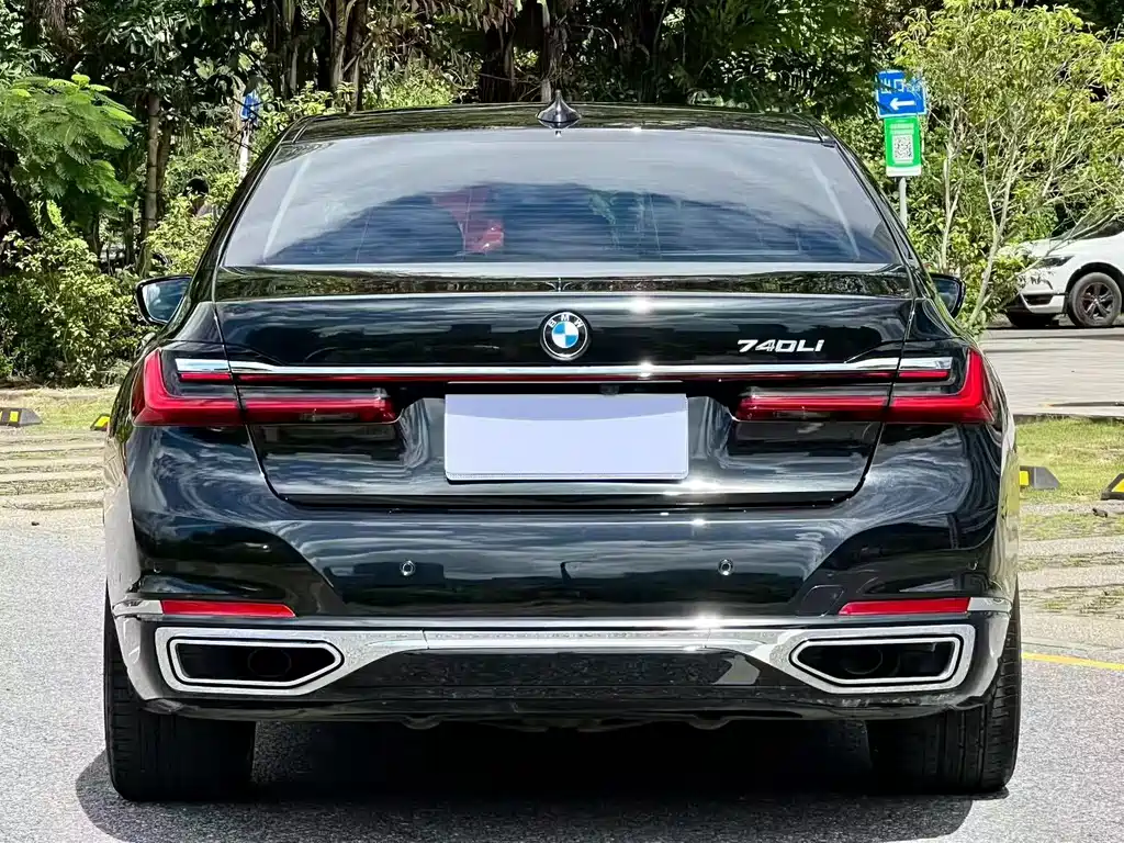 BMW 7 Series — миниатюра 8