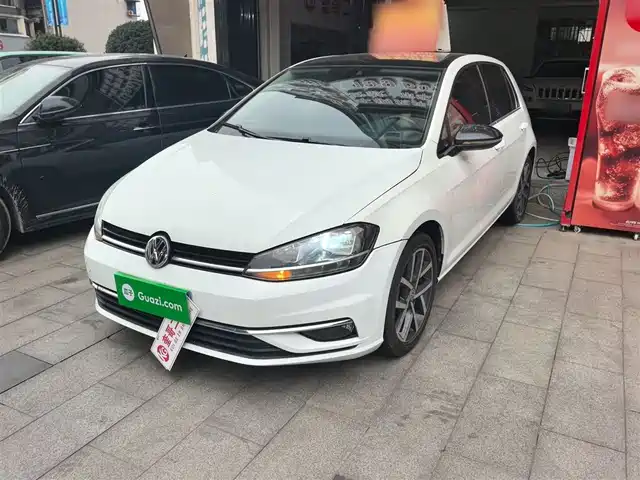 VOLKSWAGEN GOLF 2020