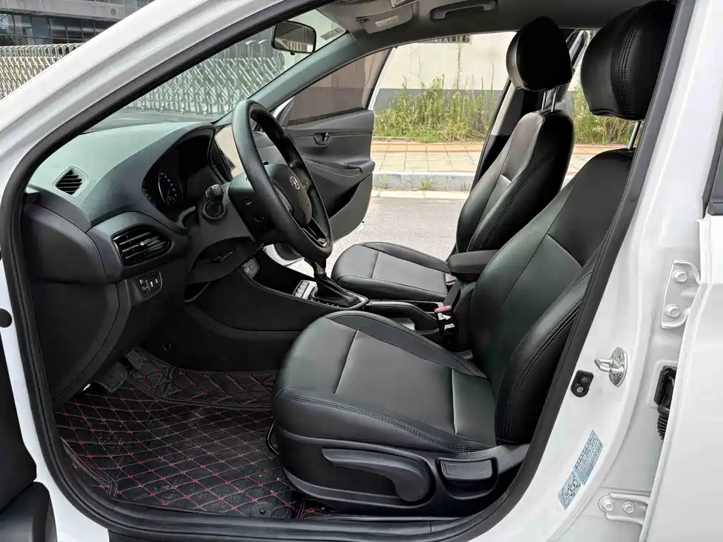 Hyundai Elantra — миниатюра 10
