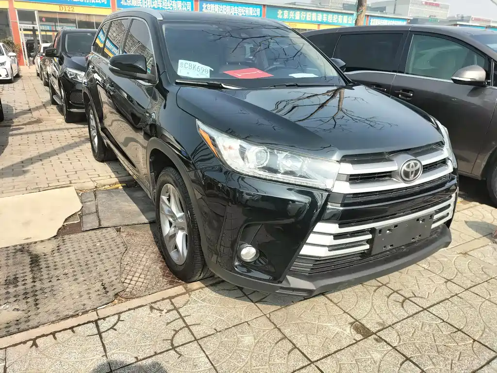 TOYOTA HIGHLANDER